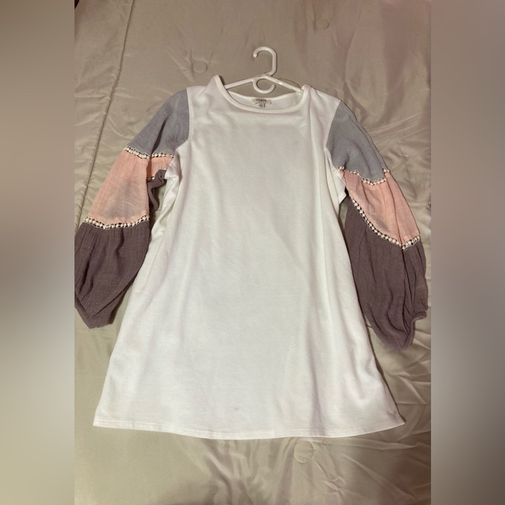 Umgee cream colored dress with balloon pink/gray sleeves, size medium